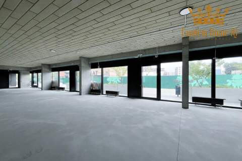 Do wynajęcia lokal handlowo-usługowy 200m2,showroom, praga p