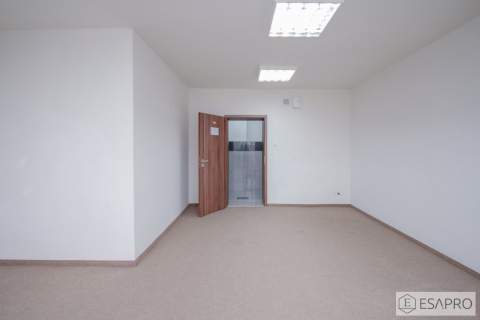 CAŁA KONDYGNACJA / PODZIAŁ NA GABINETY / PARKING