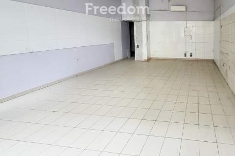 Lokal na parterze kamienicy w centrum na wynajem