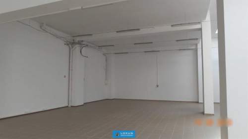 Lokal handlowy usługowy parter parking klima