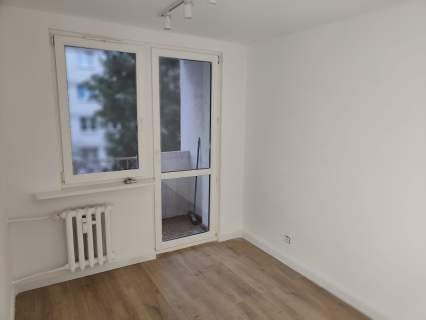 2 pokoje, 32m2 ,balkon, III piętro, po remoncie.Os. Kaliniec