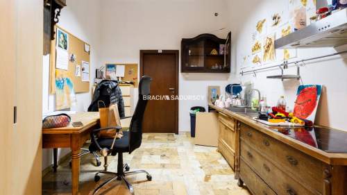 Centrum Krakowa. Lokal na parterze.