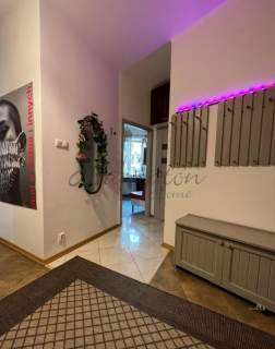 APARTAMENT w PRZEDWOJENNEJ kamienicy -Stara Praga
