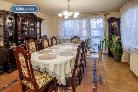 Dom Z budynkami produkcyjnymi Żarki