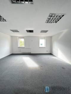 Atrakcyjny budynek z magazynem 800 m2