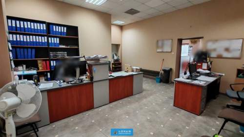 Magazyn ogrzewany Biuro 3 bramy poziom zero