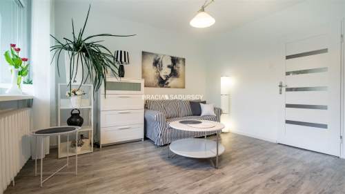 GUSTOWNE, ZADBANE, 2-POKOJOWE Z ODDZIELNĄ KUCHNIĄ