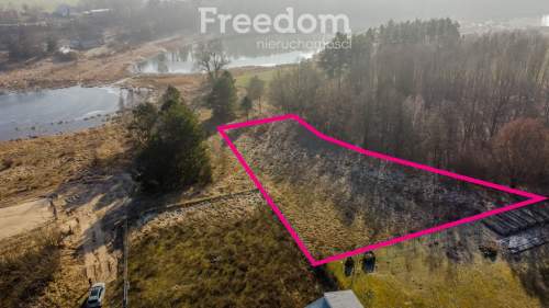 Działka z widokiem na jezioro w ciszy i spokoju