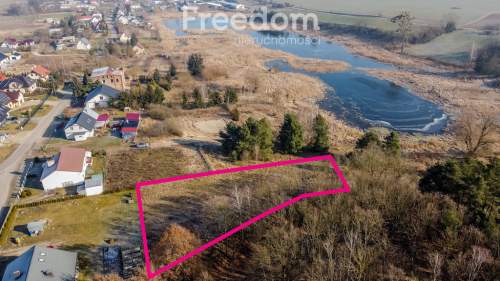 Działka z widokiem na jezioro w ciszy i spokoju