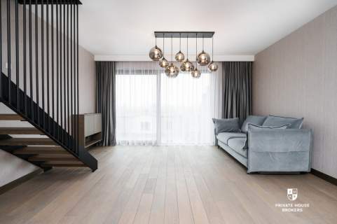 Dwupoziomowy, wykończony apartament z tarasem