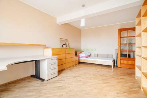Dwupoziomowe Mieszkanie na Osiedlu Majowym