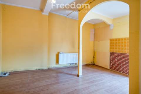 Mieszkanie na pierwszym piętrze w kamienicy