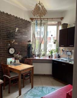 APARTAMENT w PRZEDWOJENNEJ kamienicy -Stara Praga