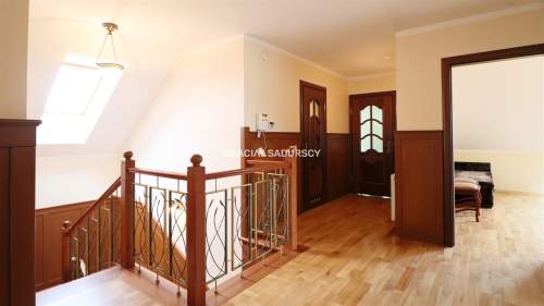 Gustowny dom rezydencyjny
