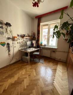 APARTAMENT w PRZEDWOJENNEJ kamienicy -Stara Praga