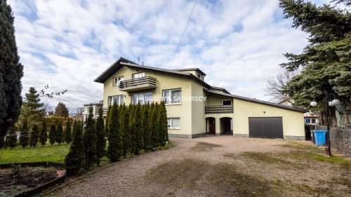 Dom, dobra lokalizacja, ul. Jaglarzów, dwa garaże