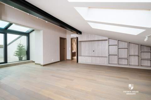 Dwupoziomowy, wykończony apartament z tarasem