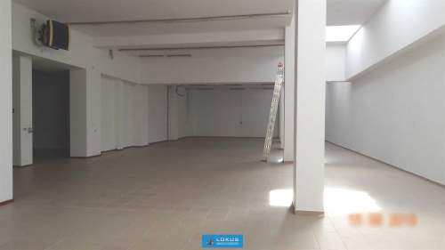 Lokal handlowy usługowy parter parking klima