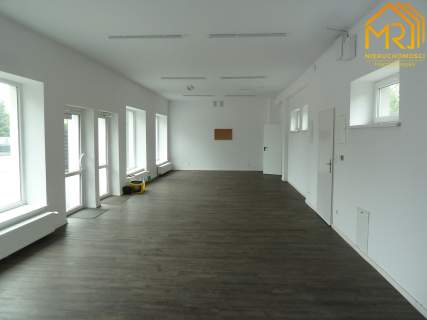 Lokal 90 m2 z placem do wynajmu w Zgłobicach
