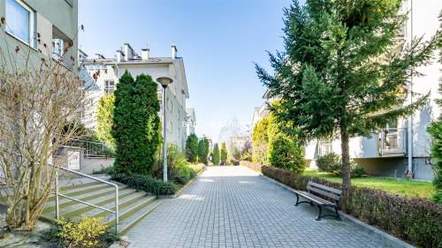 PRZESTRONNE, W ATRAKCYJNEJ LOKALIZACJI I CENIE