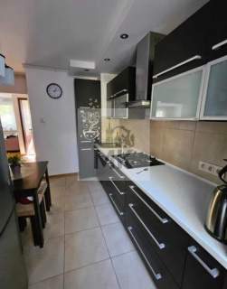 3 pokoje, kuchnia, loggia, do wejścia