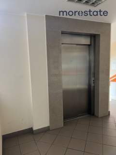 Lokal w centrum handlowo-usługowym miasta.
