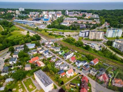 Pół bliźniaka oraz domek mieszkalny blisko centrum miasta