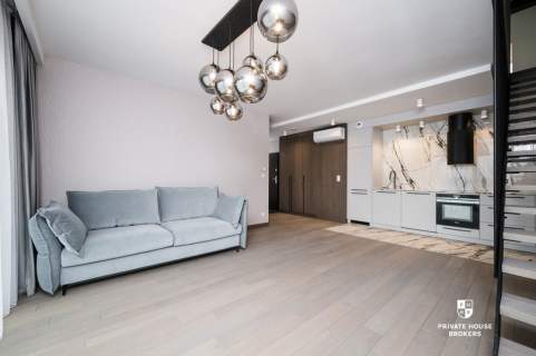 Dwupoziomowy, wykończony apartament z tarasem