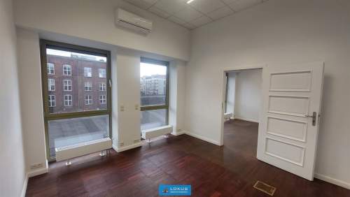 Biuro 79 m2, 3 pokoje, parking, klimatyzacja