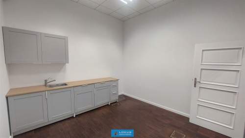 Biuro 79 m2, 3 pokoje, parking, klimatyzacja