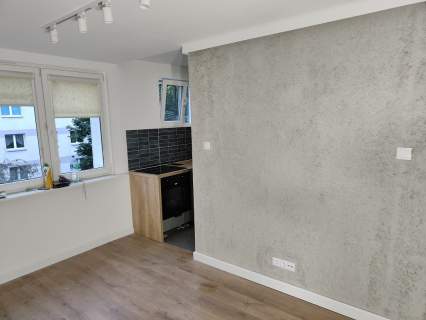 2 pokoje, 32m2 ,balkon, III piętro, po remoncie.Os. Kaliniec