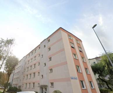 2 pokoje, 32m2 ,balkon, III piętro, po remoncie.Os. Kaliniec