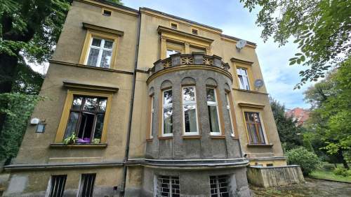 Na sprzedaż PIĘTRO przedwojennej WILLI w centrum