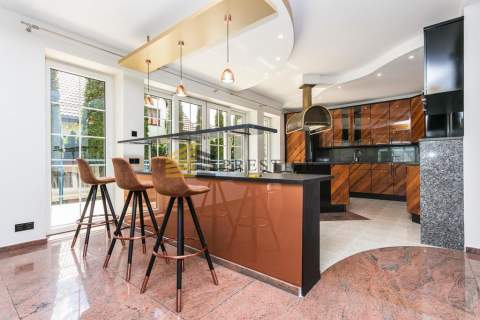 Big apartment prestigious location Old Wilanów