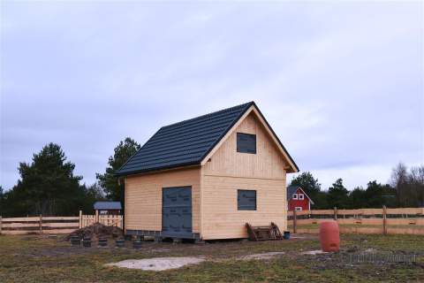 Domek nad jeziorem Wierzchowo.
