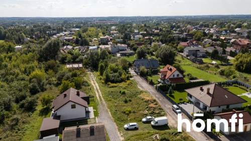 Wygodna działka z mediami, pod budowę domu