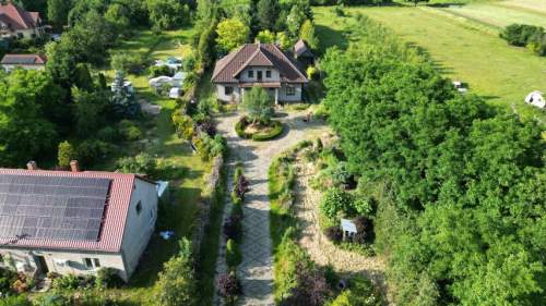 Dom z piękną i dużą działką 4000 m2 - Wrocław