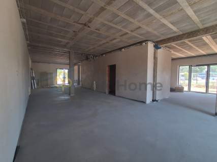 DO WYNAJĘCIA przestronny lokal na parterze 161m2
