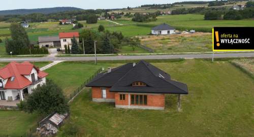 Dom na działce 2161 m2 w Łopusznie