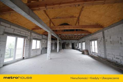 Obiekt około 1800m2 biurowo-usługowo-mieszkalny