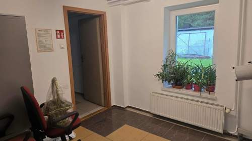 Biuro z zapleczem socjalnym do wynajęcia w Harbutowicach.