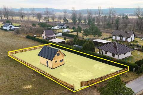 Domek nad jeziorem Wierzchowo.