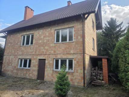 Duży dla 2 rodzin, do rozbudowy lub wykończenia.