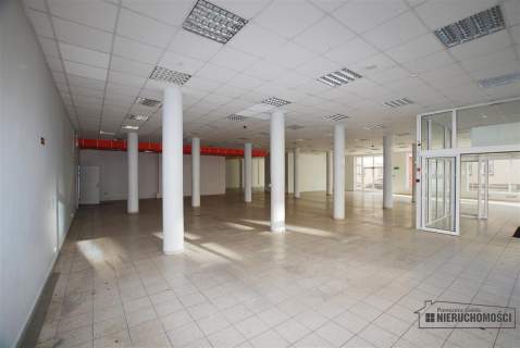 Do wynajęcia duży lokal handlowy blisko centrum