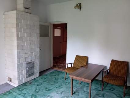 DOM Z SIEDLISKIEM I BUDYNKAMI