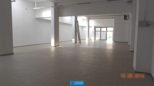 Lokal handlowy usługowy parter parking klima