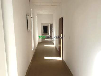 Przestronny lokal z zapleczem, parking