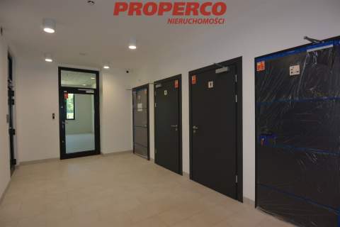 Lokal usługowo-biurowy, parter i 1 piętro, 679 m2