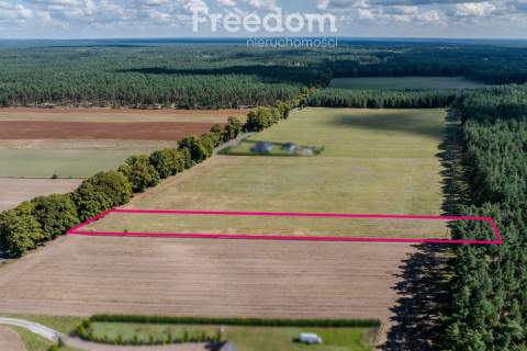 Klimatyczna działka na uboczu przy lesie