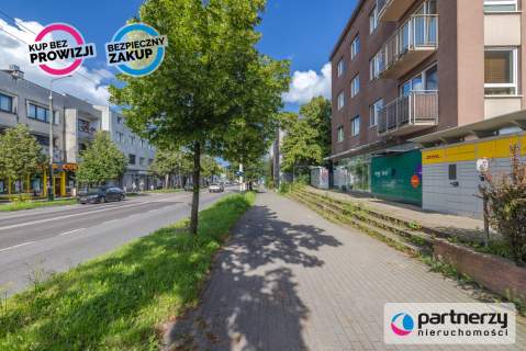 Lokal z witrynami podzielony na 2  Gdynia Orłowo